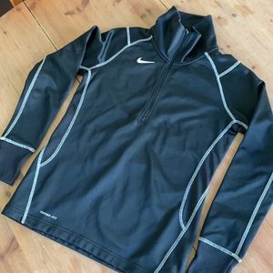 NWOT Nike black Therma-fit pullover